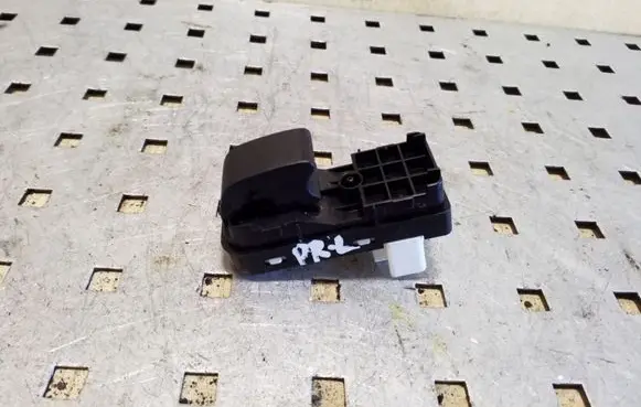 Mazda 3 II Electric window control switch BBM266370