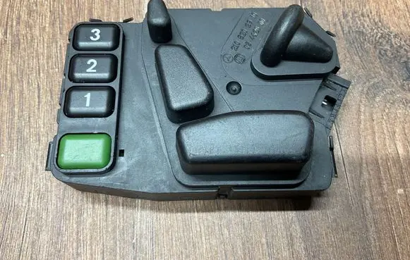Mercedes-Benz E W210 Seat control switch 2108202910