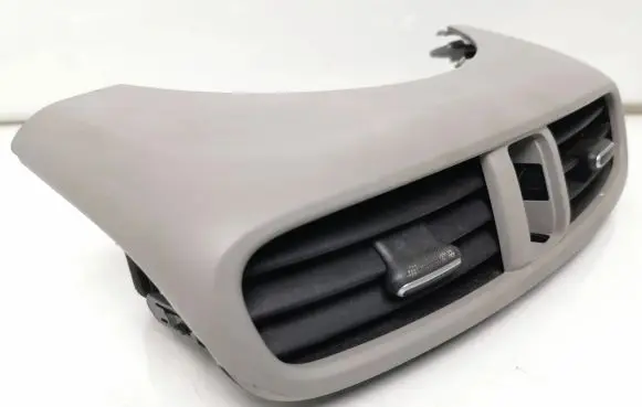 KIA Soul Dash center air vent grill P1060049