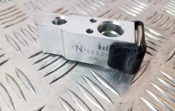 Air conditioning (A/C) expansion valve