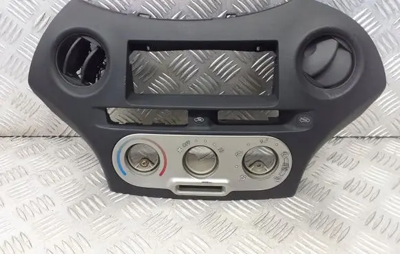 Toyota Yaris Radio/GPS head unit trim 591977010