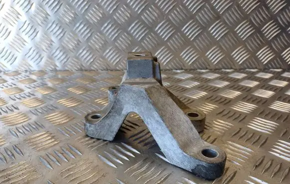 Mazda 5 Gearbox mounting bracket