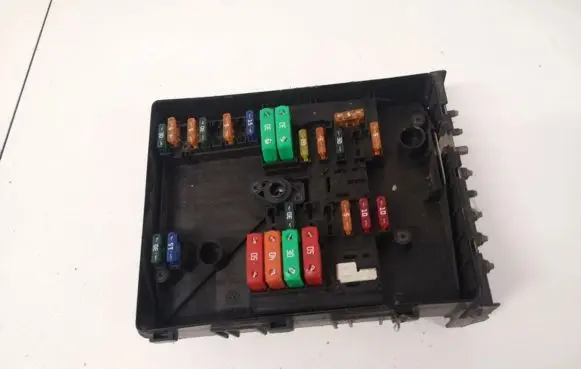 Volkswagen Golf V Fuse box set 1k0937125a