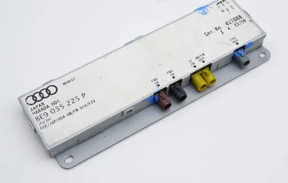 Audi A4 S4 B7 8E 8H Aerial antenna amplifier 8E9035225P