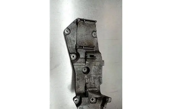 Peugeot 607 Generator/alternator bracket 9657818980