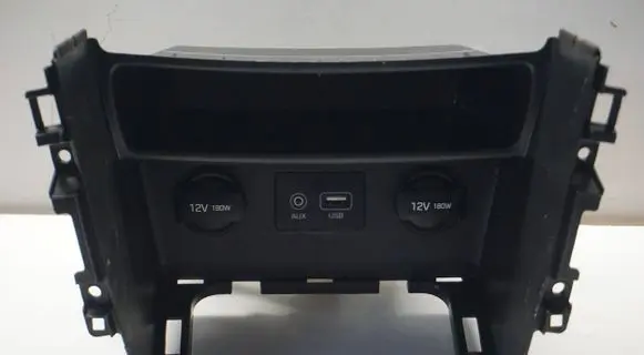 Hyundai Kona I USB socket connector 84681J9050