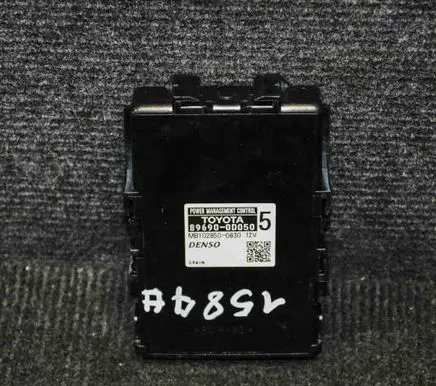 Toyota Yaris Other devices 896900D050