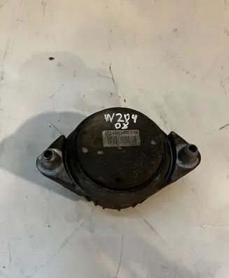 Mercedes-Benz C W204 Engine mount bracket A2042400217