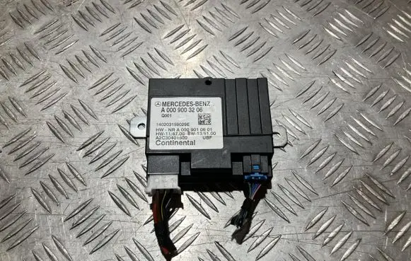 Mercedes-Benz C W205 Fuel pump relay A0009003206