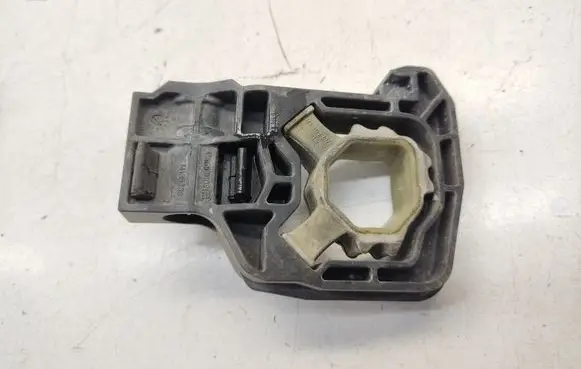 Radiator mount bracket