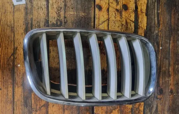 BMW X5 E70 Front bumper upper radiator grill 51137171396
