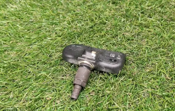 Audi A4 S4 B8 8K Tire pressure sensor 1K0907255C