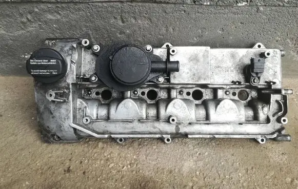 Mercedes-Benz C W203 Rocker cam cover A6110160605