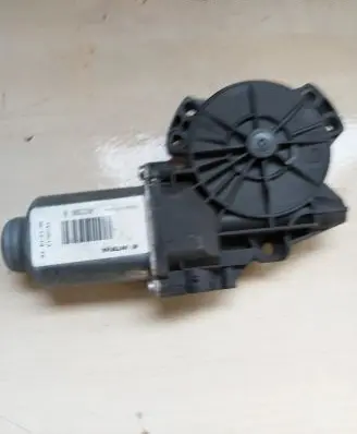 KIA Sportage Front door window regulator motor 402390B