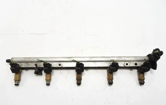 Volvo C70 Fuel injector 8627815