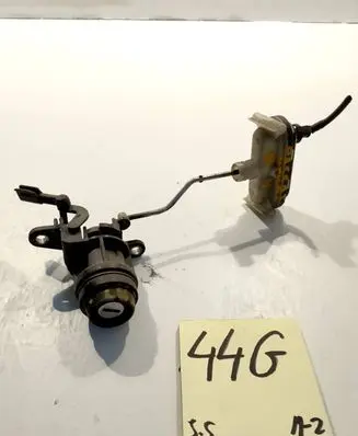 Volkswagen PASSAT B4 Central locking vacuum pump 4A0862153B