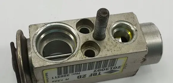 Smart ForTwo II Air conditioning (A/C) expansion valve 7013097