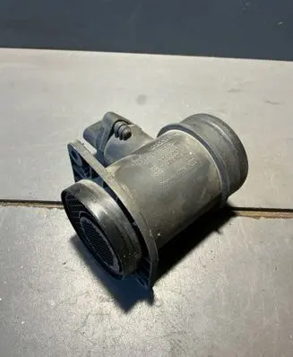 Volkswagen PASSAT B5.5 Mass air flow meter 0281002463 038906461