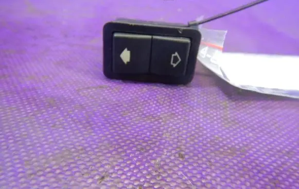 BMW 5 E39 Quarter vent window switch 8368974