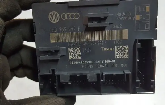 Volkswagen Touareg II Door control unit/module 4H0959792F