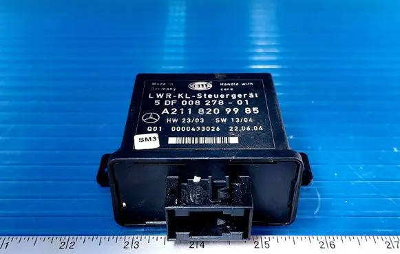 Mercedes-Benz E W211 Light module LCM 2118209985 5DF008278
