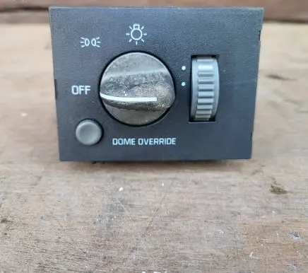 Chevrolet Tahoe Light switch GM15013005