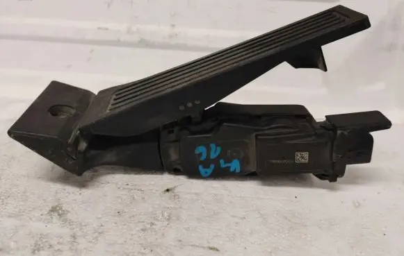KIA Sportage Accelerator throttle pedal 32414400