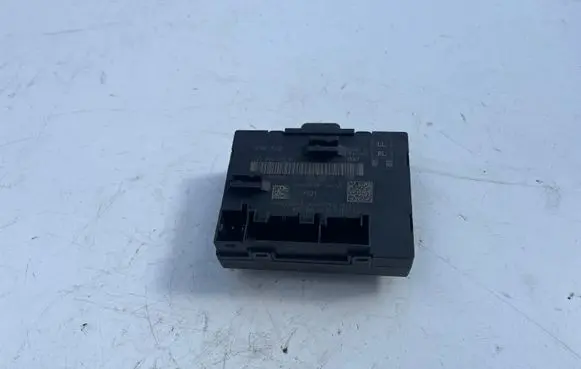 Volkswagen PASSAT B8 Door control unit/module 5Q0959595E