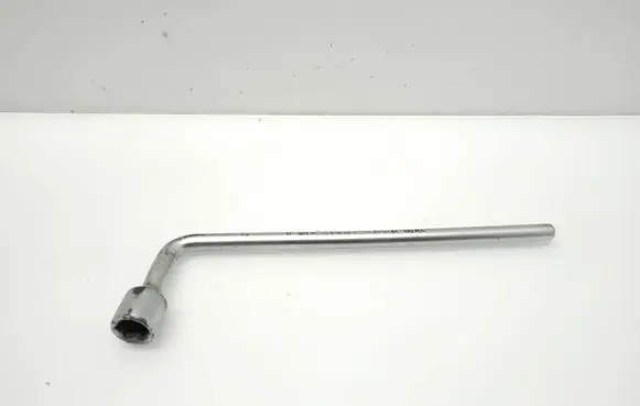 Mercedes-Benz CLS C219 Wheel nut wrench A2215810001