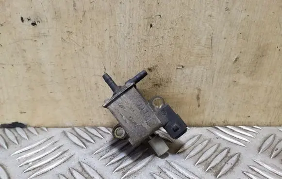 Audi A4 S4 B5 8D Turbo solenoid valve 026906283H 72161000