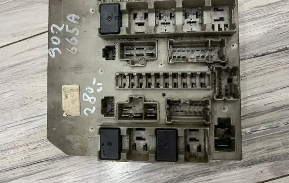 Renault Clio III BSM Control unit 