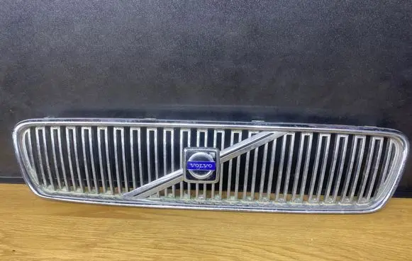 Volvo V50 Front grill 08678680