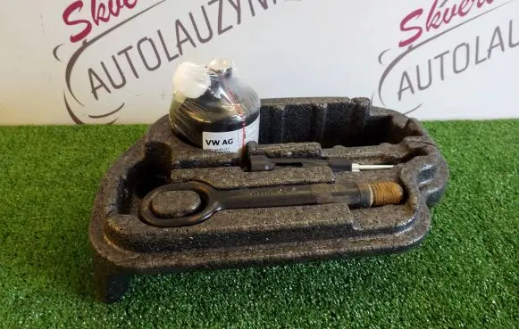 Audi A8 S8 D4 4H Towing hook eye 4H0805615