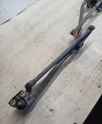 Opel Zafira A Front wiper linkage and motor