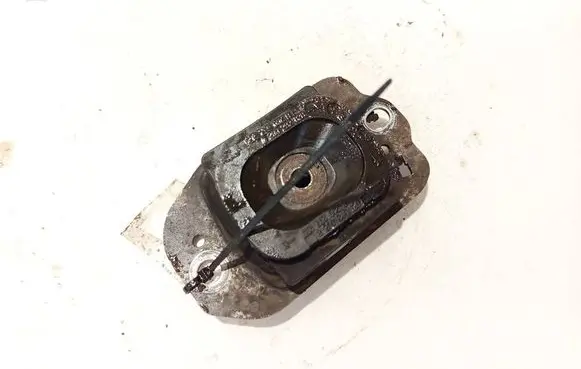 Engine mount bracket