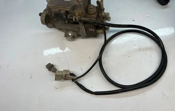 Mercedes-Benz G W461 W463 1st Gen Mechanical fuel pump A6020708301 0460415992