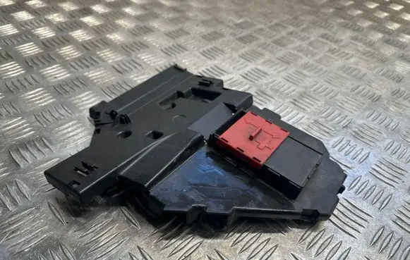 Mercedes-Benz GLC C253 Fuse box cover DBPD925