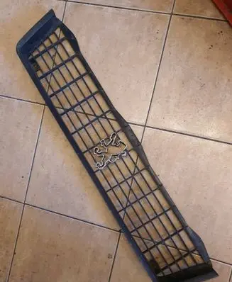 Peugeot 505 Front bumper upper radiator grill