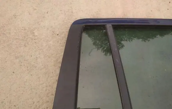 Opel Zafira B Rear vent window glass as3