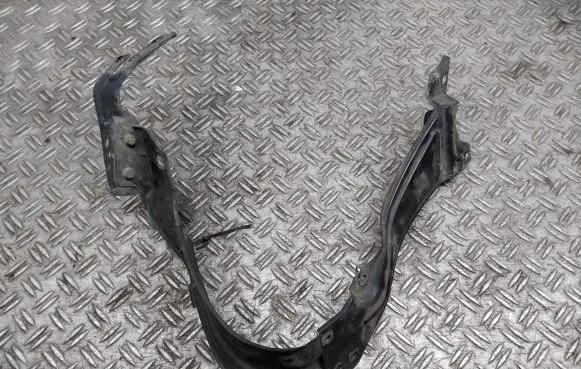 Mercedes-Benz C W203 Headlight/headlamp mounting bracket