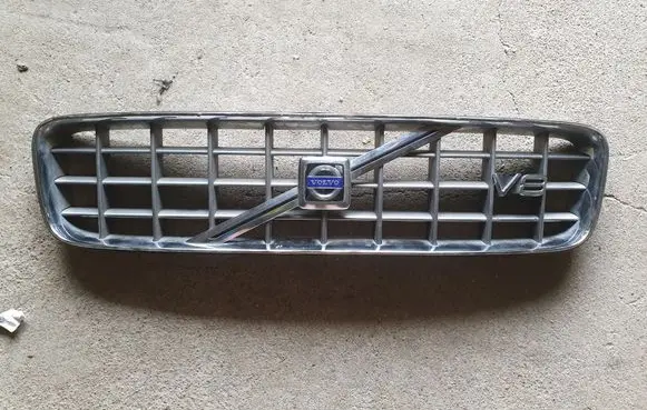 Volvo XC90 Front bumper upper radiator grill 8620641