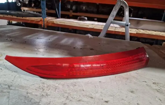 Tailgate rear/tail lights