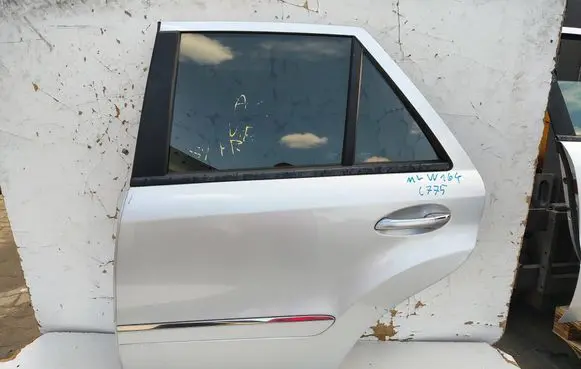 Mercedes-Benz ML W164 Rear door 
