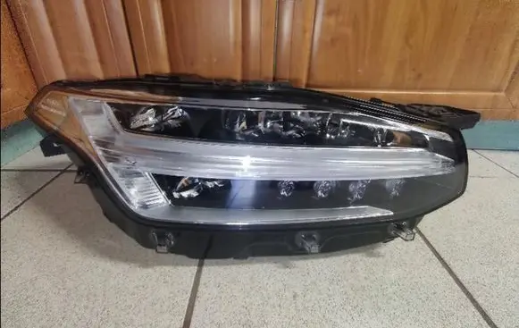 Volvo XC90 Headlight/headlamp 31655715