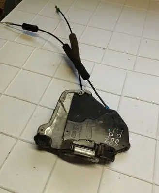 Lexus IS 220D-250-350 Front door lock