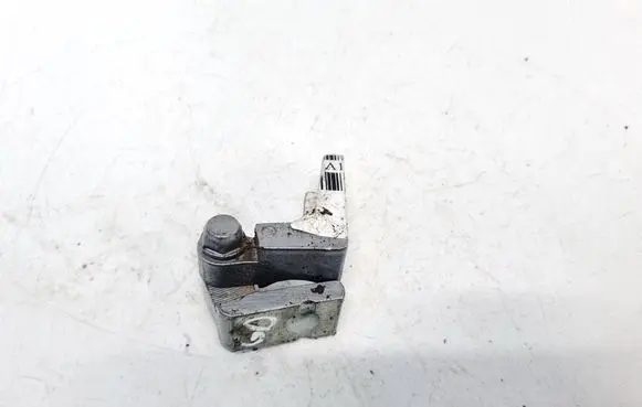 Volkswagen Polo IV 9N3 Rear door lower hinge 6Q0831402C