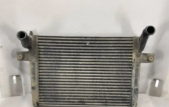 Jeep Grand Cherokee (WJ) Intercooler air channel guide 