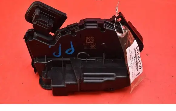 Skoda Octavia Mk3 (5E) Front door lock 5TA837016