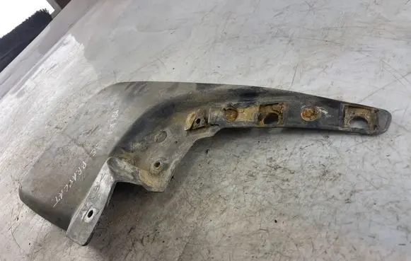 Mitsubishi Pajero Sport I Front mudguard 
