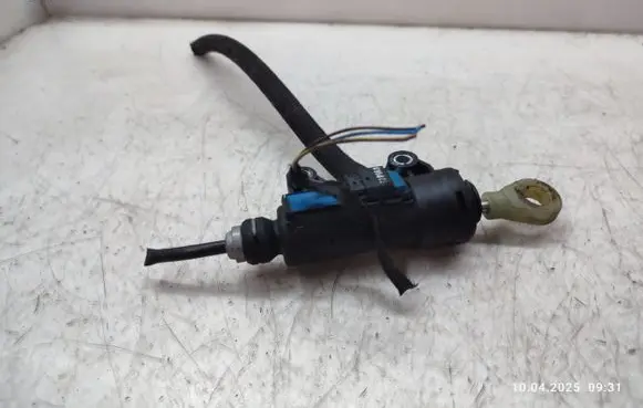BMW X3 E83 Clutch master cylinder 6773670